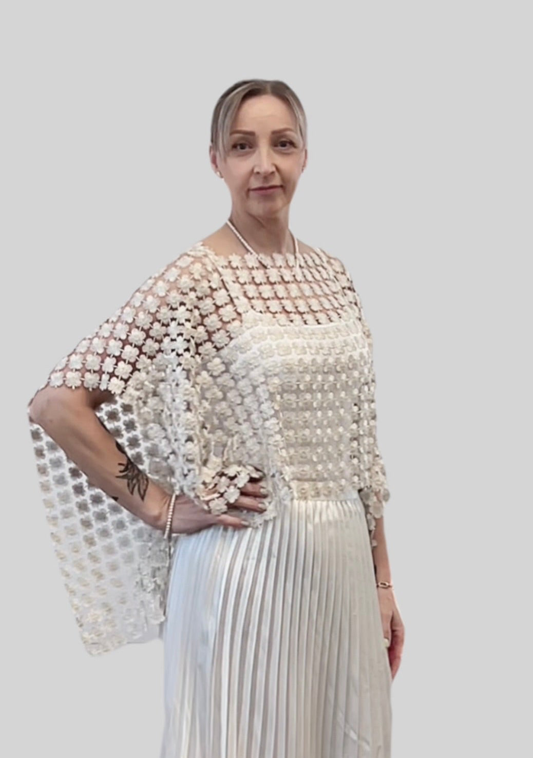 Lace Poncho (Ivory)