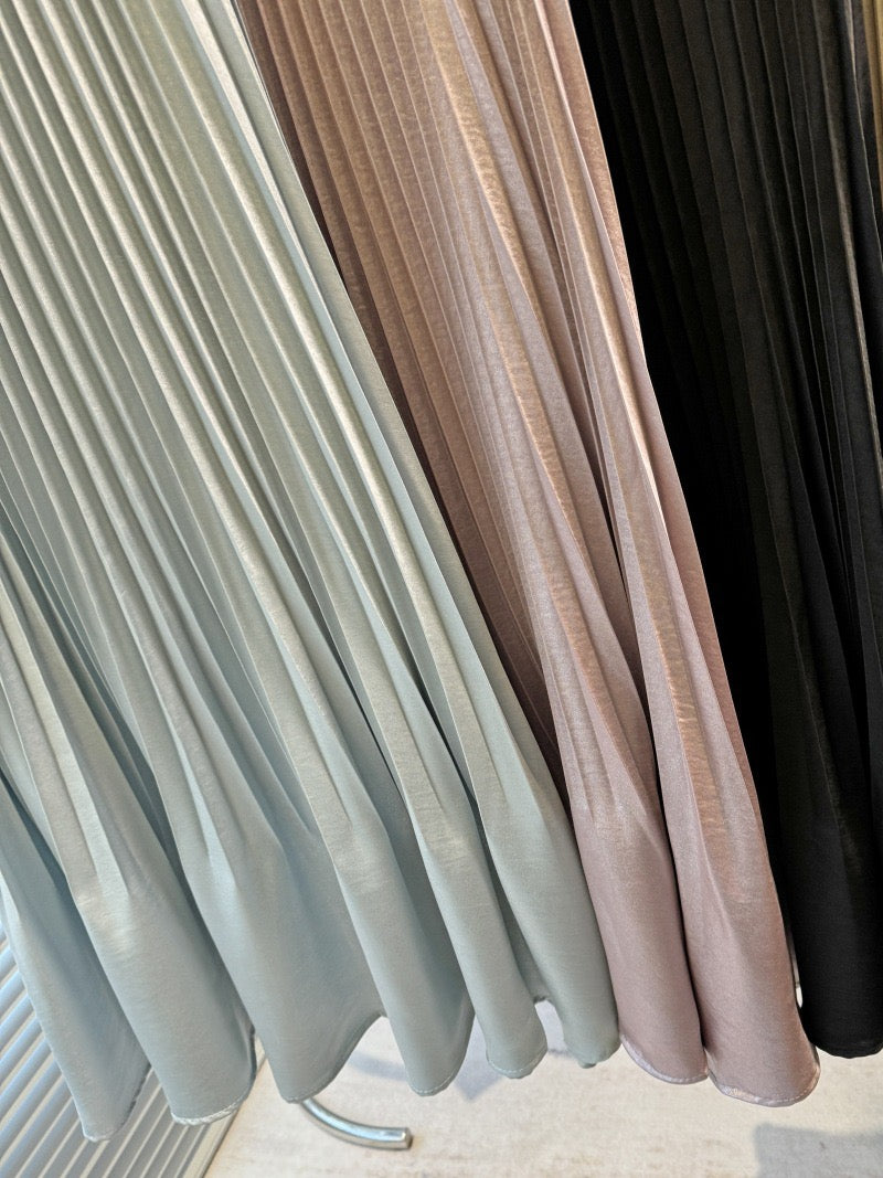 Pleating Crushed Sateen Skirt
