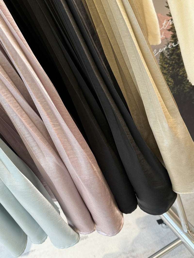 Pleating Crushed Sateen Skirt