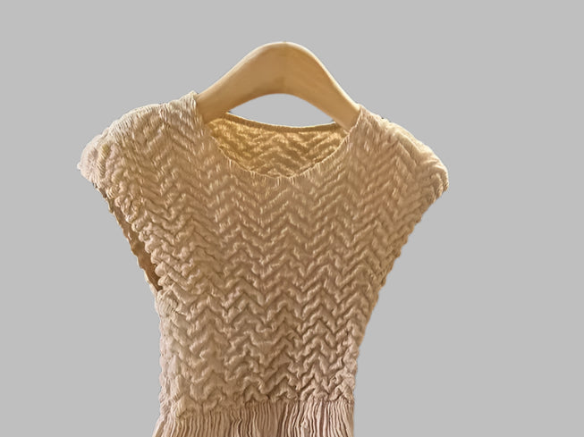Pleated dress with Cupsleeves (Apricot)