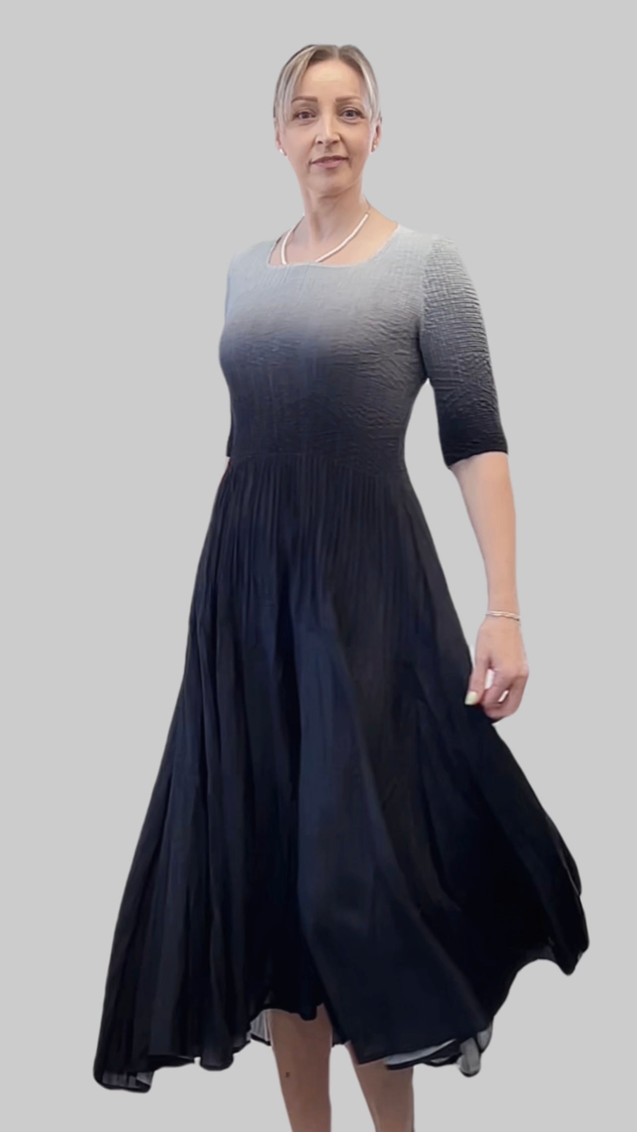 Pleated dress with 3/4 sleeves Ombre effect (Black)