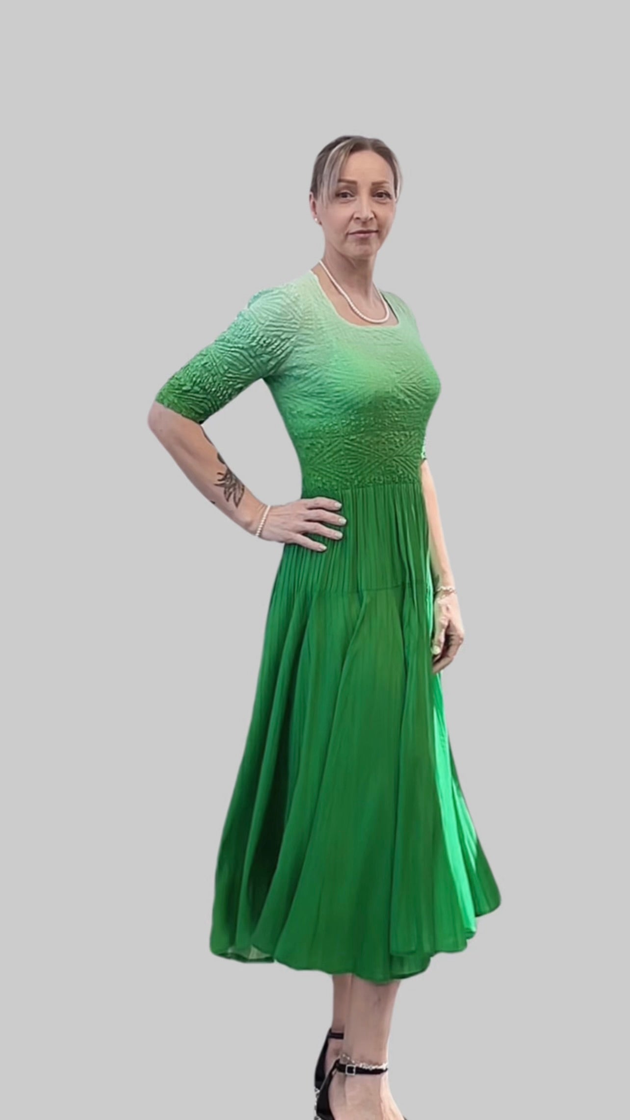 Pleated dress with 3/4 sleeves Ombre effect (Bright Green)