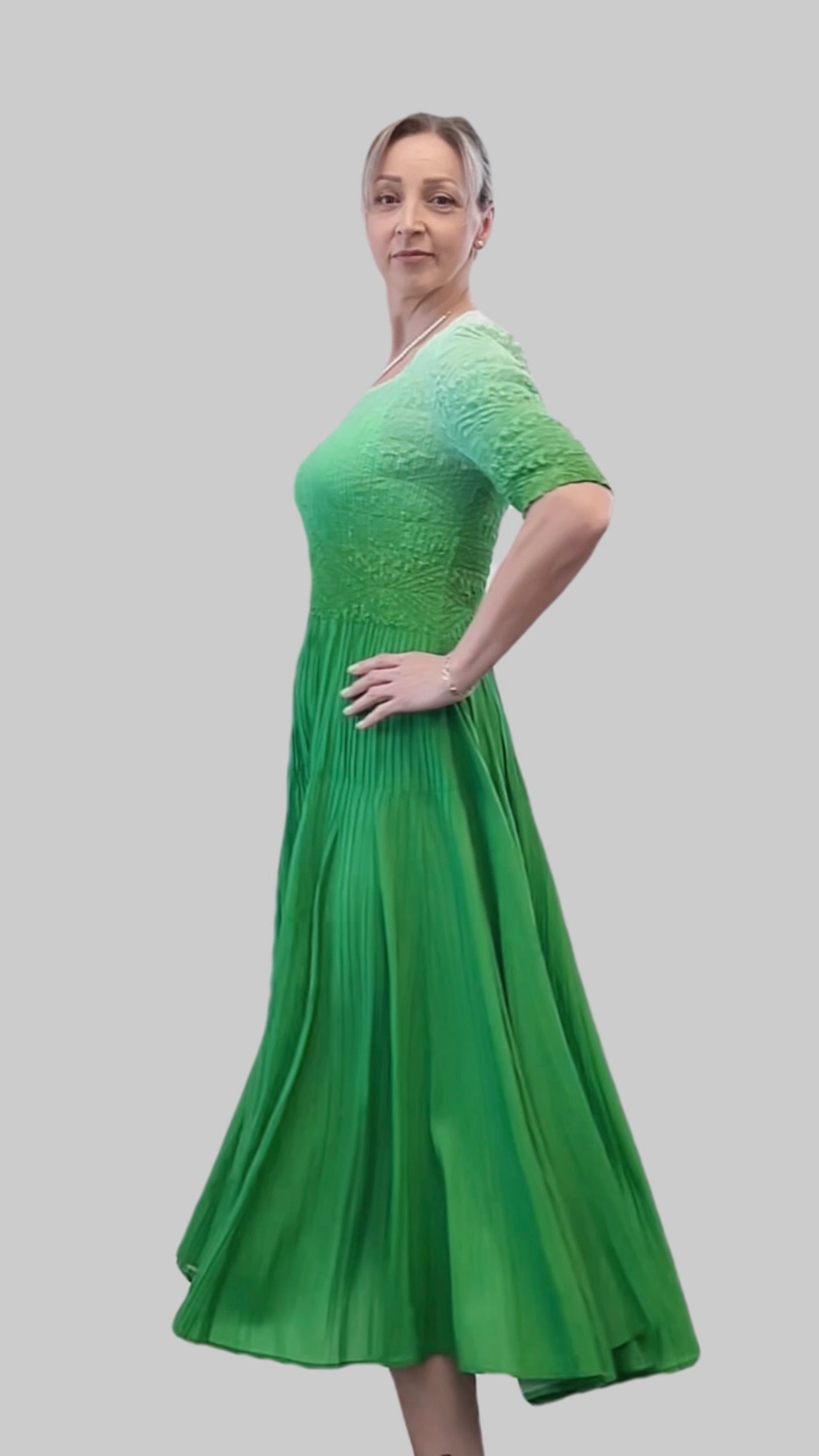 Pleated dress with 3/4 sleeves Ombre effect (Bright Green)