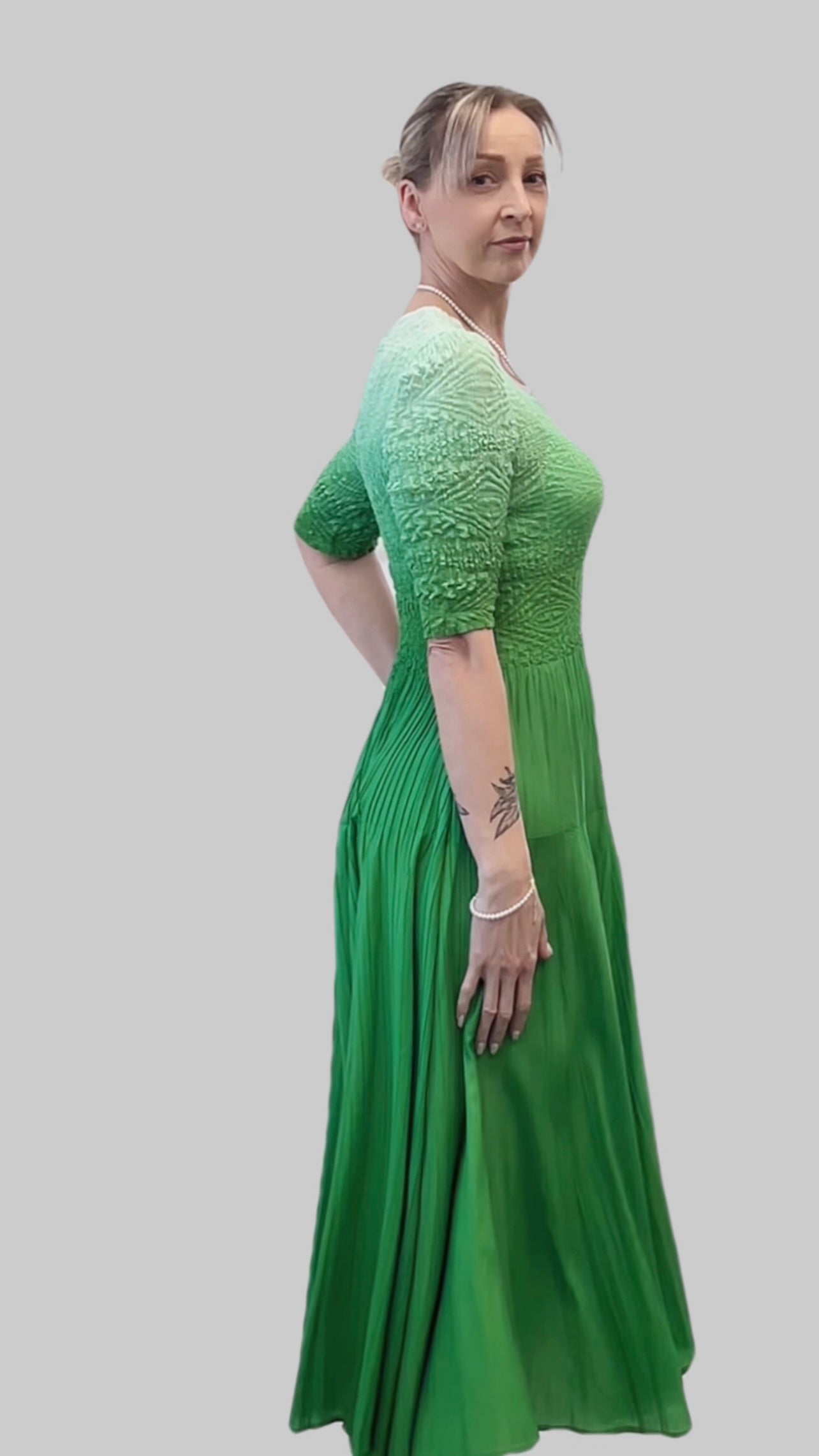 Pleated dress with 3/4 sleeves Ombre effect (Bright Green)