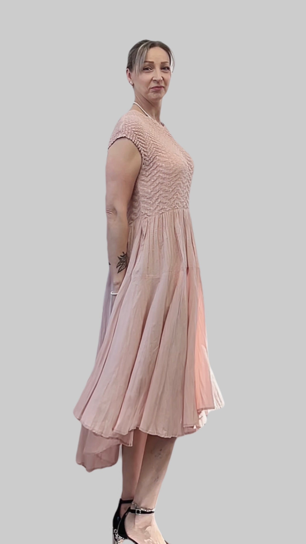Pleated dress with Cupsleeves (Pink)