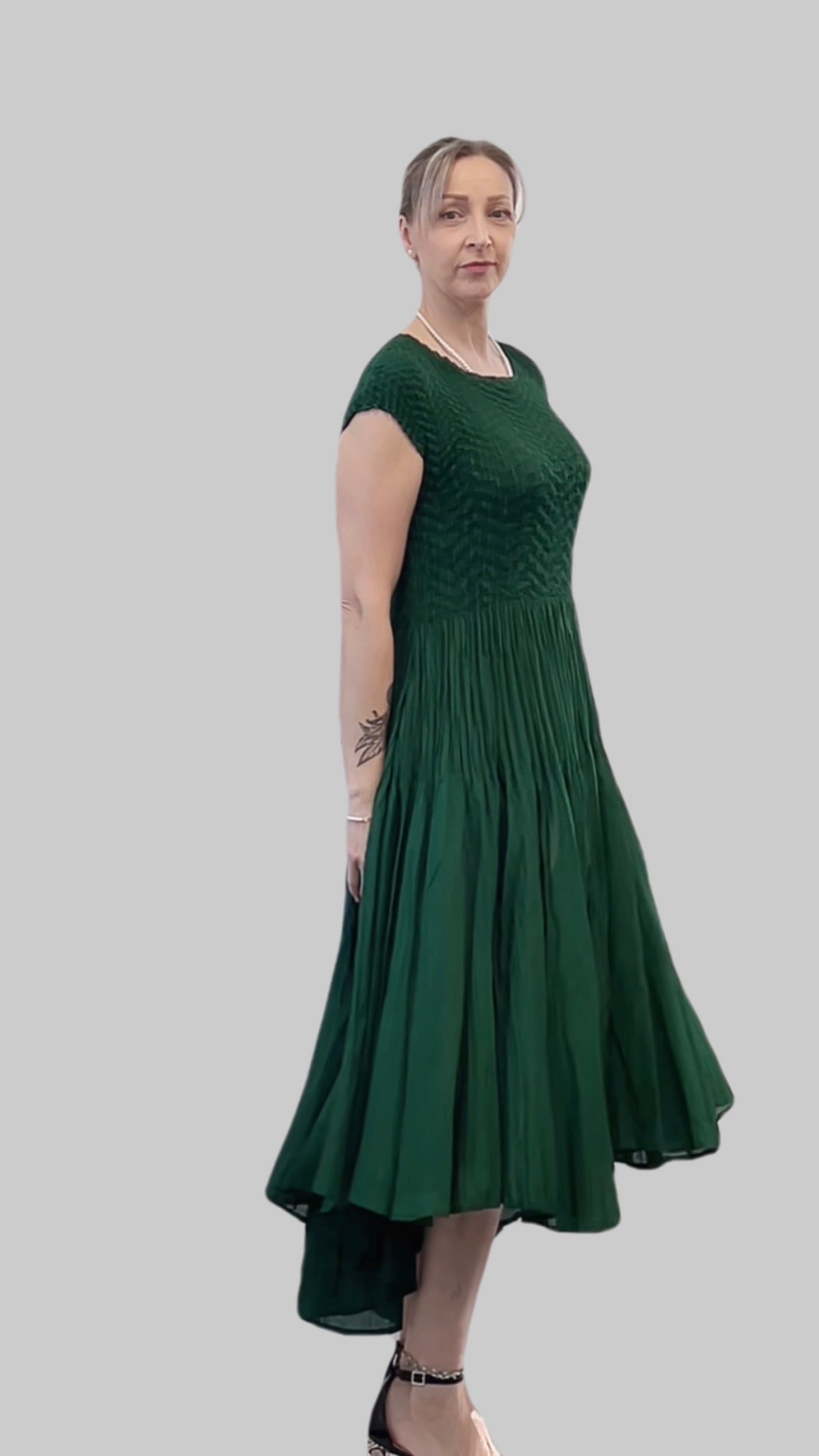 Pleated dress with Cupsleeves  ( Dark Green)