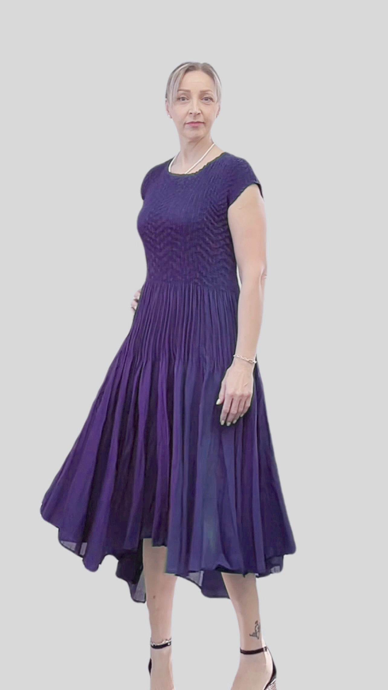 Pleated dress with Cupsleeves  (Violet)