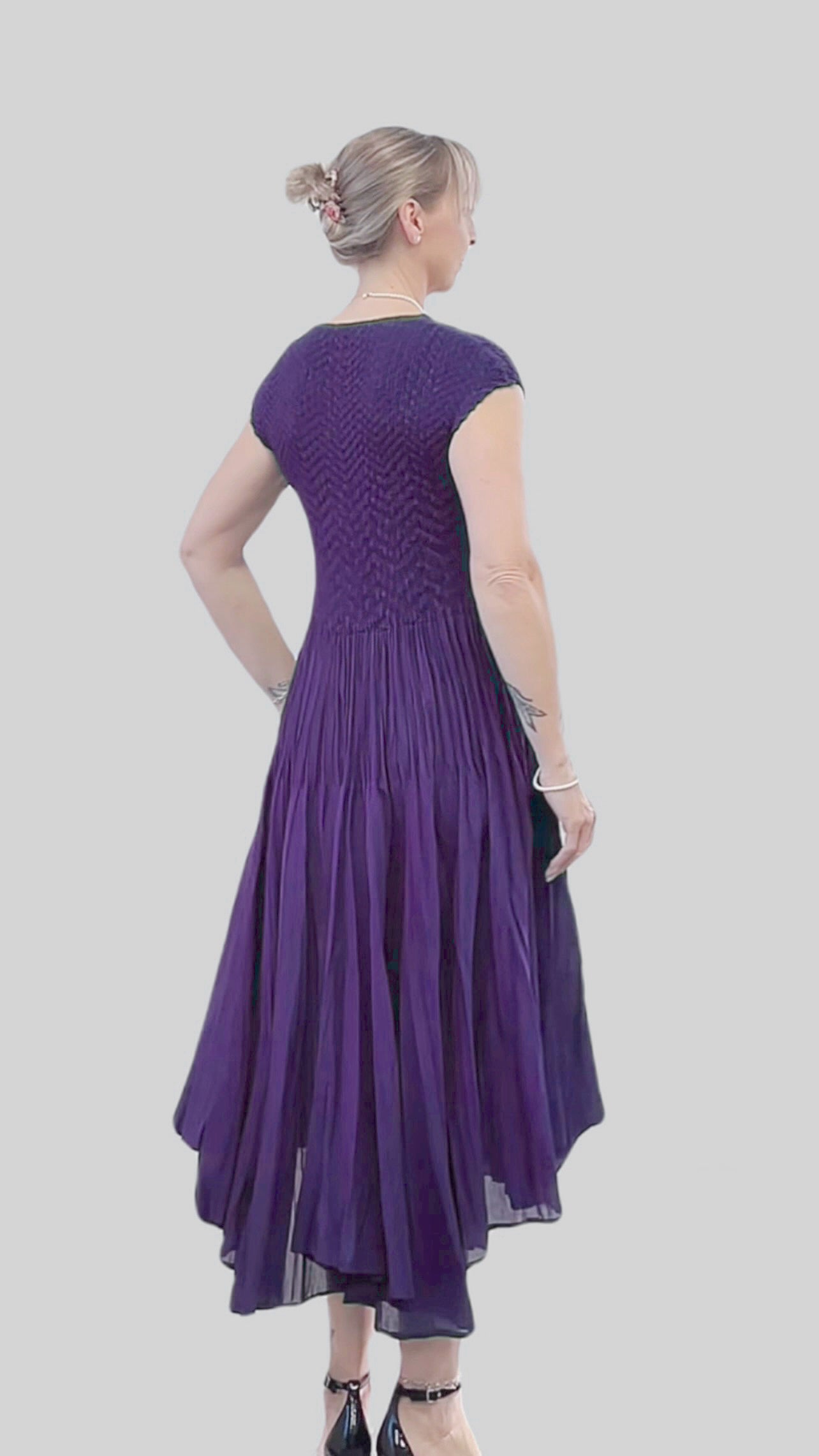 Pleated dress with Cupsleeves  (Violet)