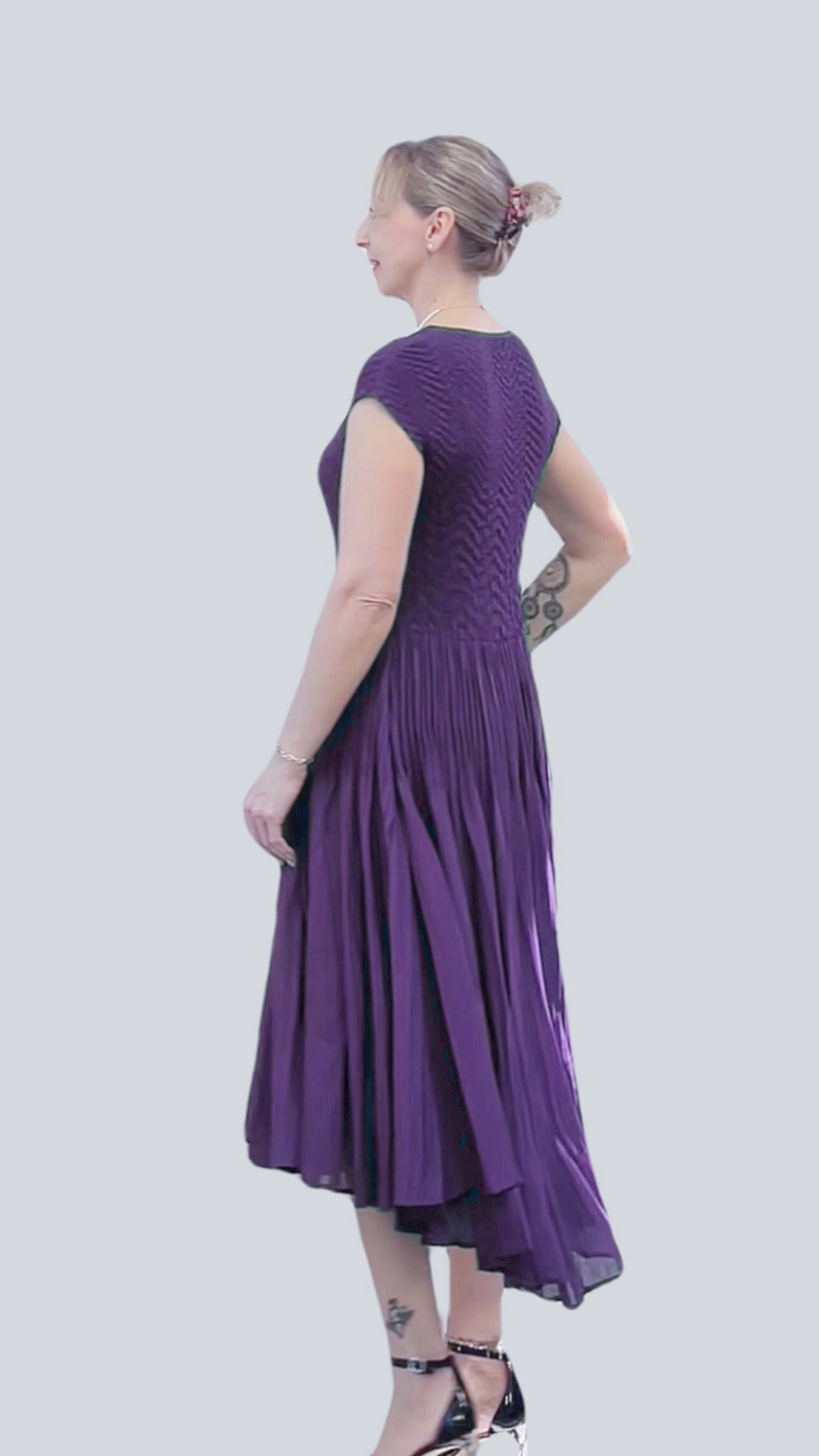 Pleated dress with Cupsleeves  (Violet)