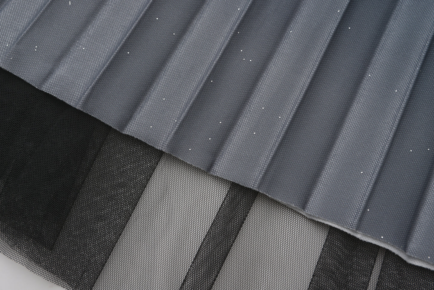 pleating mesh Skirt with ombre effect and glitters (Black)