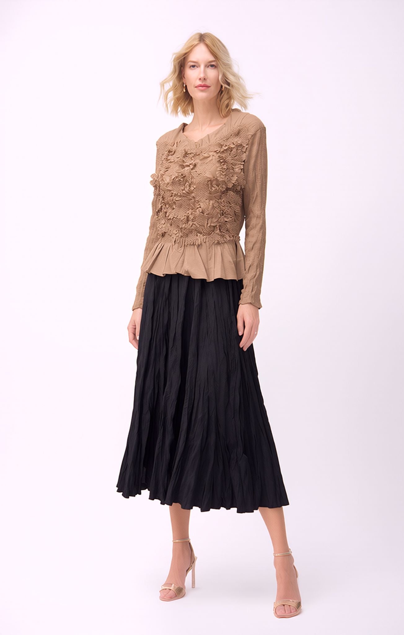 Pleated 3D flower L/S blouse (Beige)