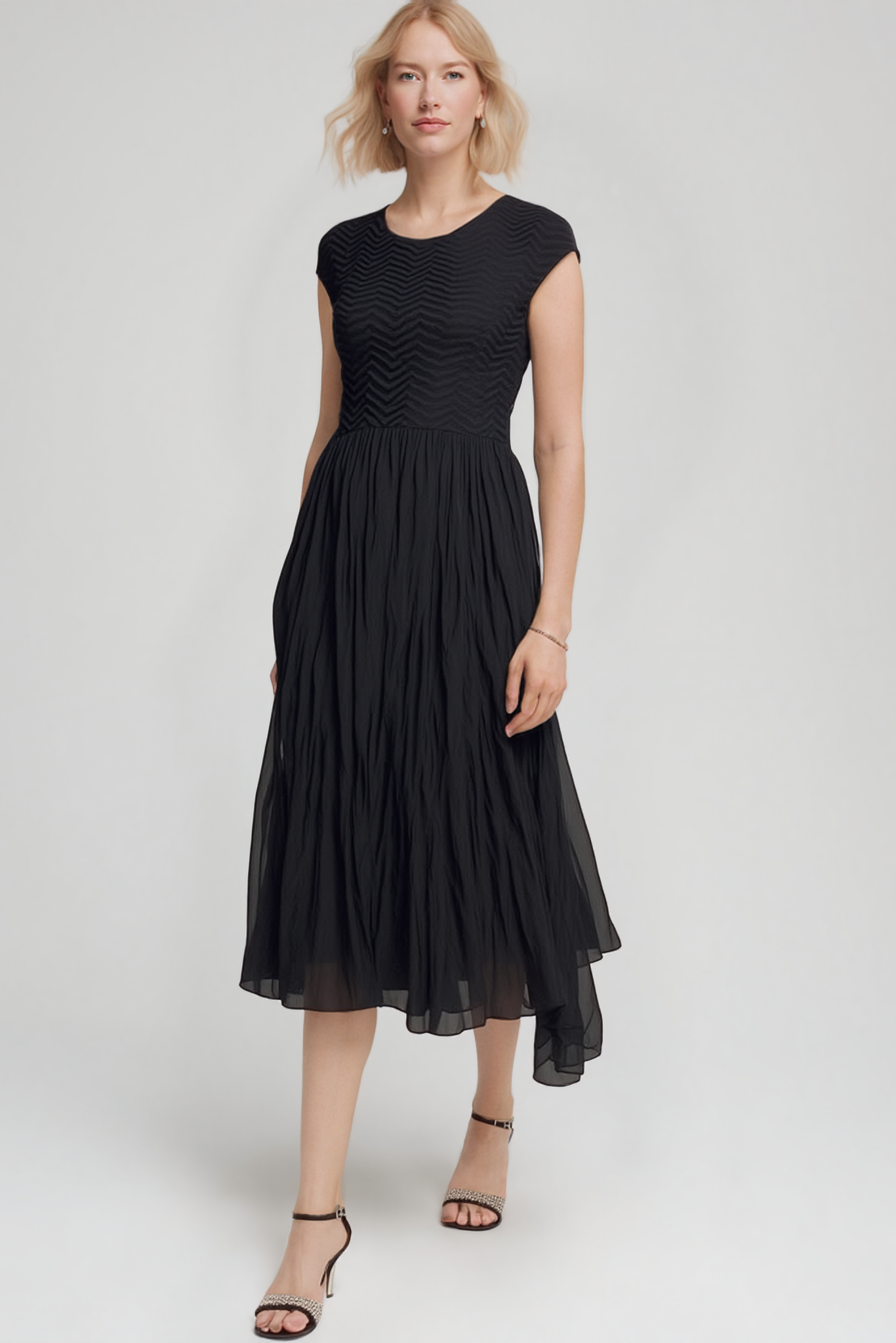 Pleated dress with Cupsleeves  (Black)