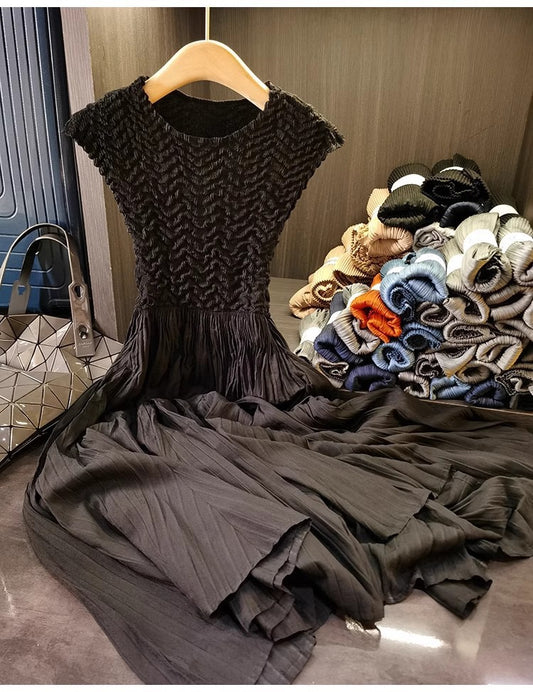 Pleated dress with Cupsleeves  (Black)
