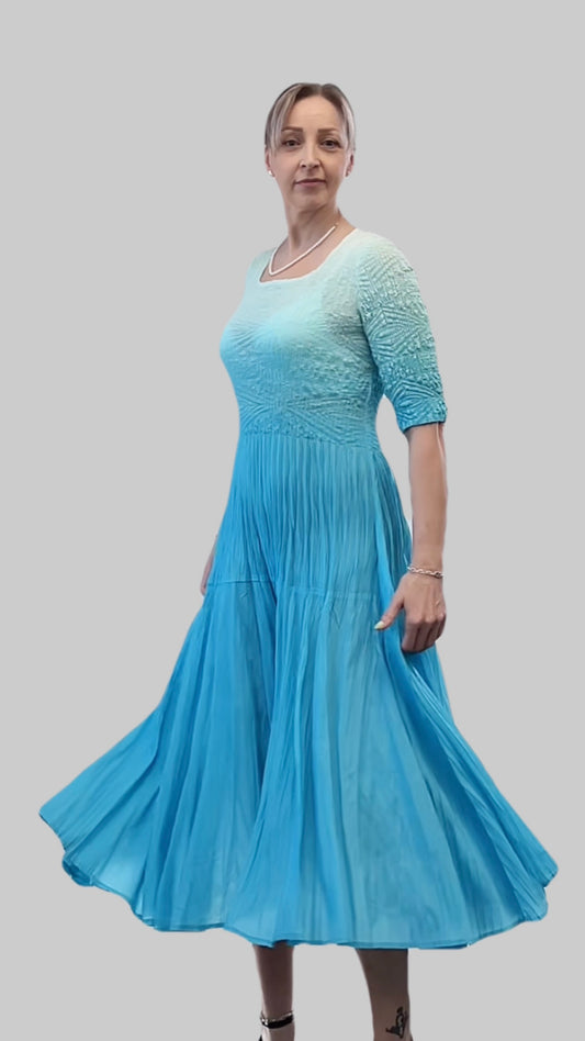 Pleated dress with 3/4 sleeves Ombre effect (sky blue)