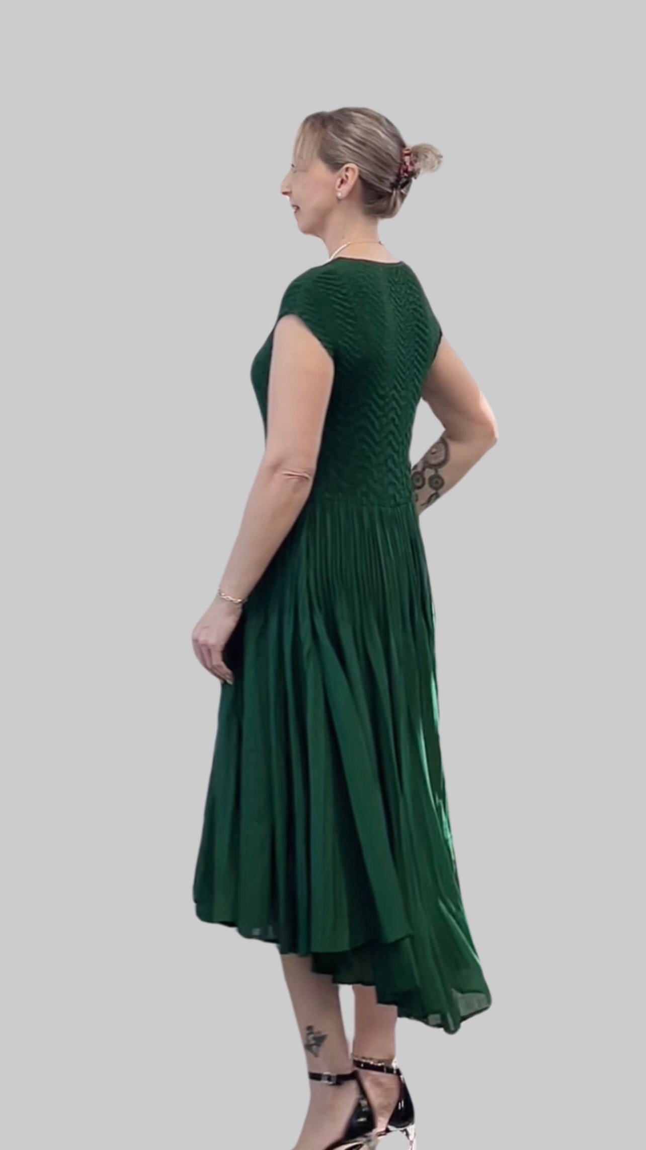 Pleated dress with Cupsleeves  ( Dark Green)
