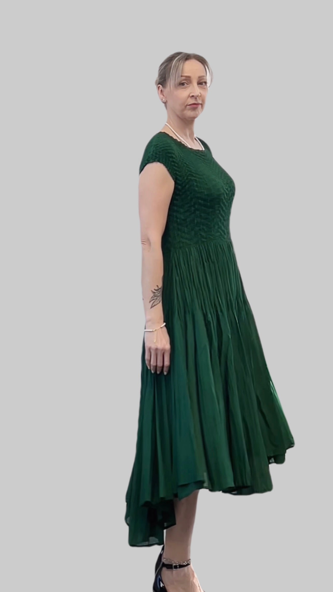 Pleated dress with Cupsleeves  ( Dark Green)