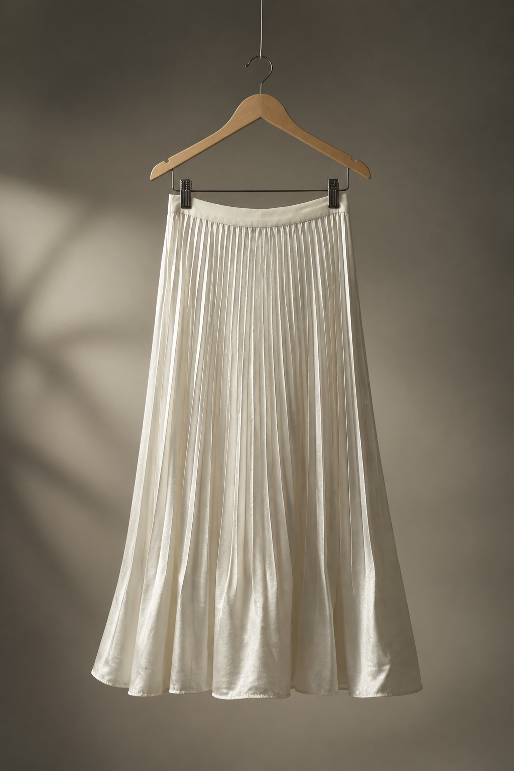 Pleating Crushed Sateen Skirt (Cream)