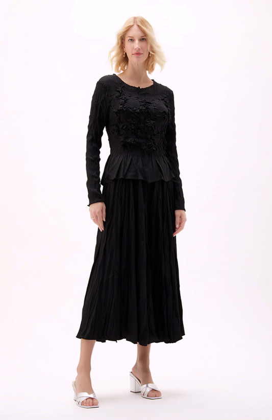 Pleated 3D flower L/S blouse (Black)