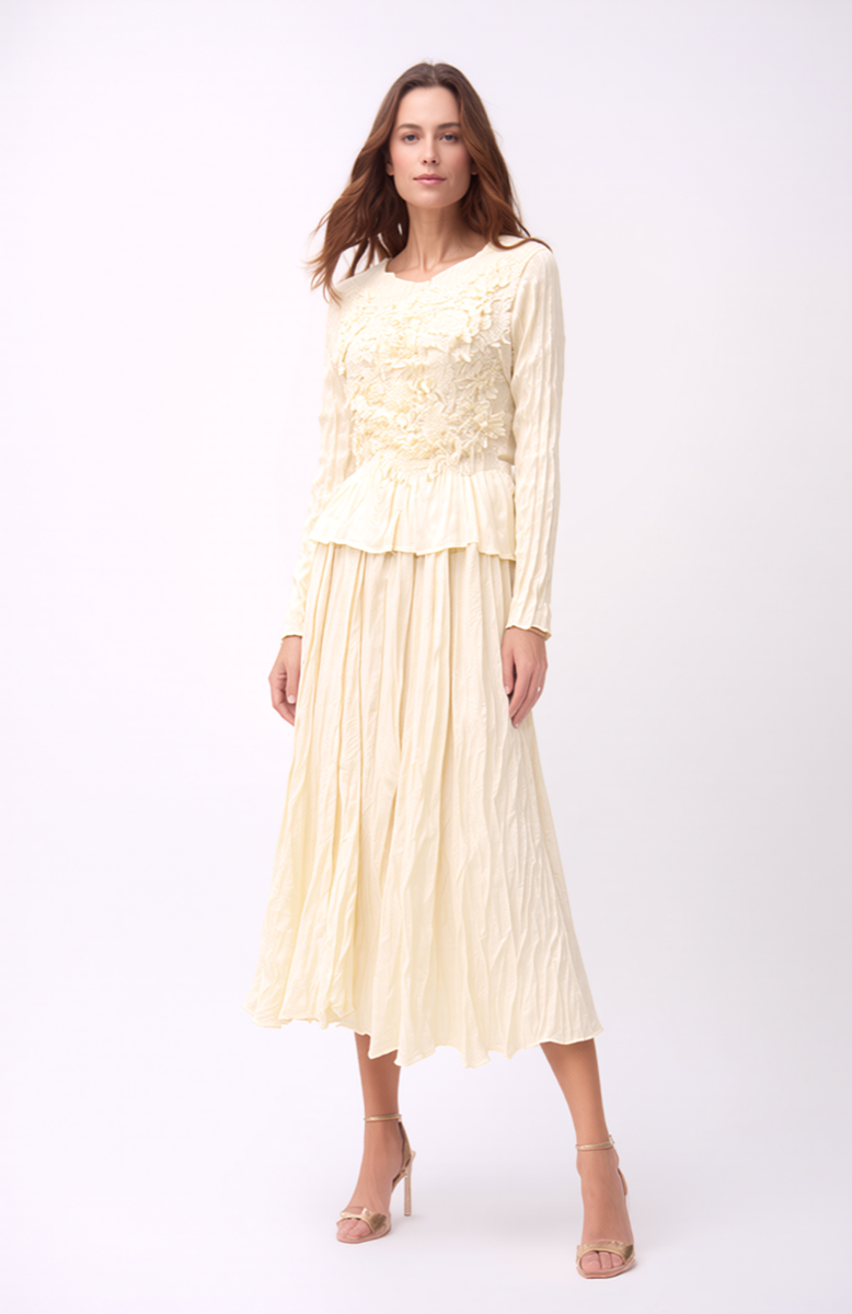Pleated 3D flower L/S blouse ( Cream )